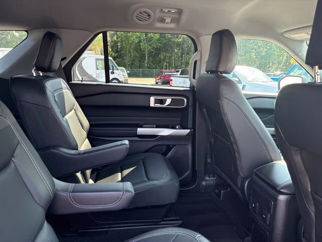 2023 Silver Metallic Ford Explorer XLT RWD SUV