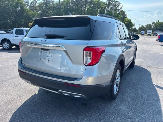 2023 Silver Metallic Ford Explorer XLT RWD SUV