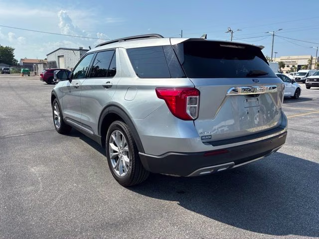 2023 Silver Metallic Ford Explorer XLT RWD SUV