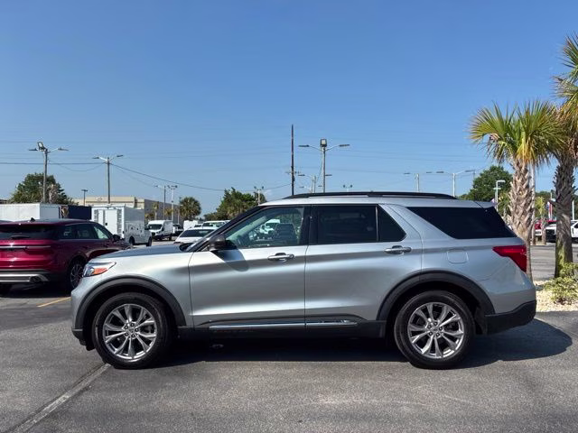 2023 Silver Metallic Ford Explorer XLT RWD SUV