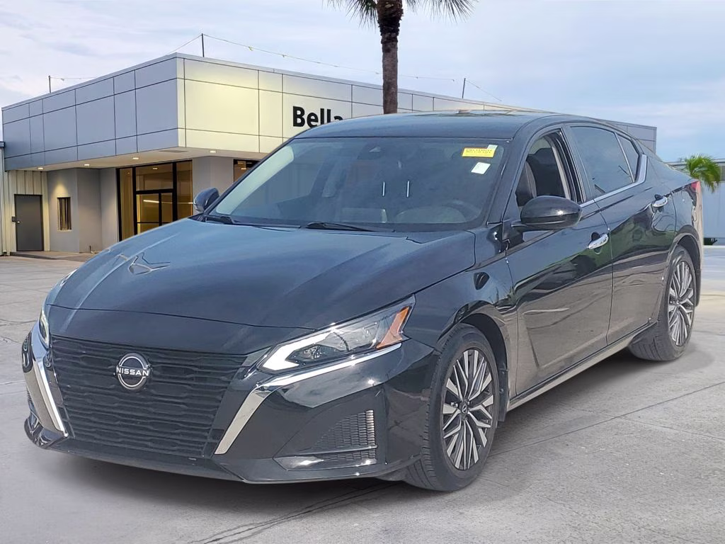 2023 Super Black Clearcoat Nissan Altima 2.5 SV FWD Sedan
