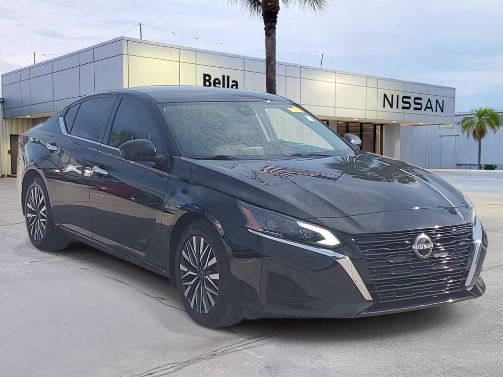 2023 Super Black Clearcoat Nissan Altima 2.5 SV FWD Sedan