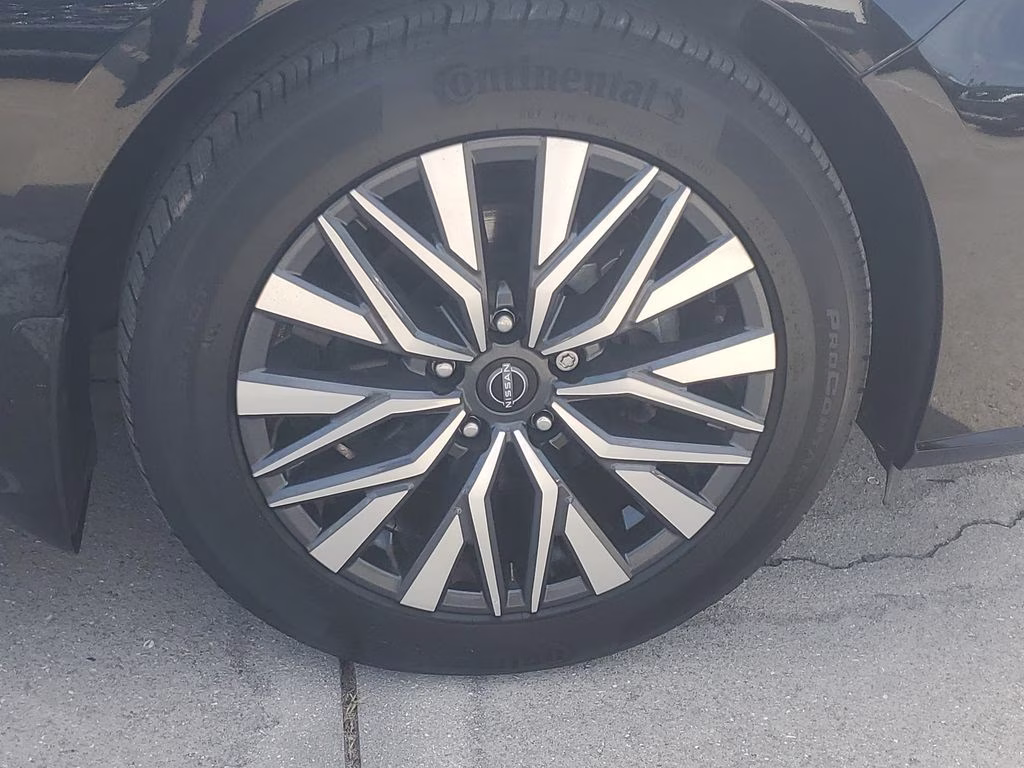 2023 Super Black Clearcoat Nissan Altima 2.5 SV FWD Sedan