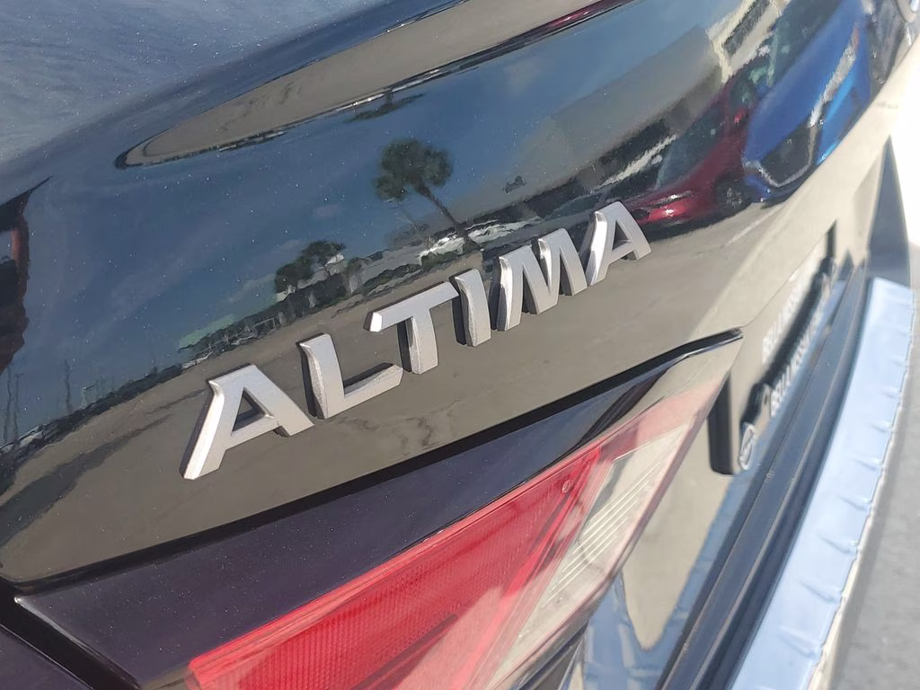 2023 Super Black Clearcoat Nissan Altima 2.5 SV FWD Sedan