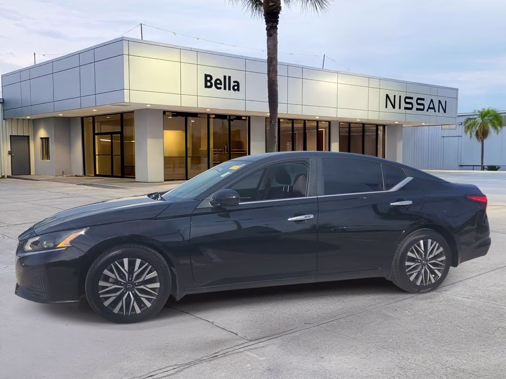 2023 Super Black Clearcoat Nissan Altima 2.5 SV FWD Sedan
