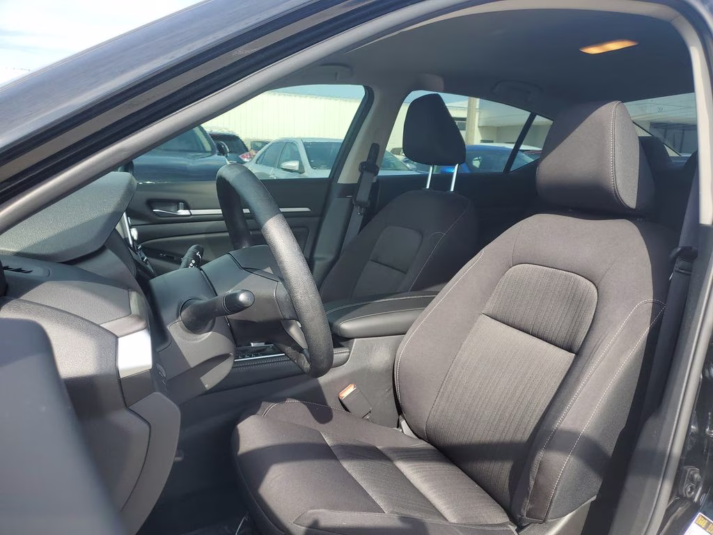 2023 Super Black Clearcoat Nissan Altima 2.5 SV FWD Sedan