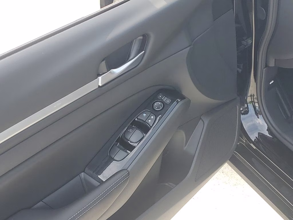 2023 Super Black Clearcoat Nissan Altima 2.5 SV FWD Sedan