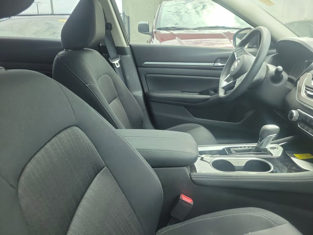 2023 Super Black Clearcoat Nissan Altima 2.5 SV FWD Sedan