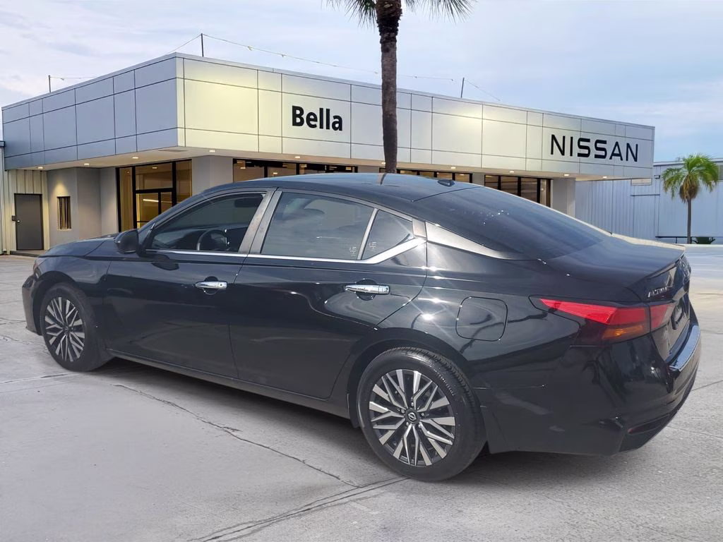 2023 Super Black Clearcoat Nissan Altima 2.5 SV FWD Sedan