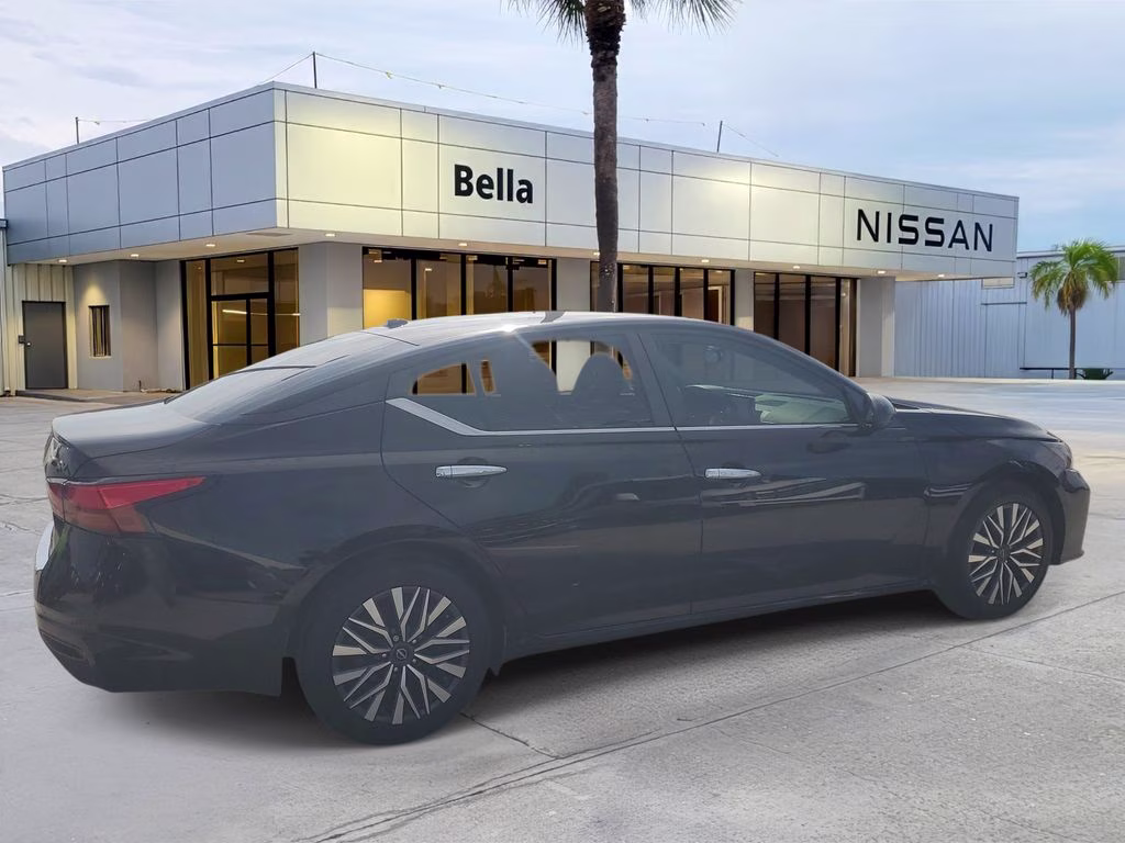 2023 Super Black Clearcoat Nissan Altima 2.5 SV FWD Sedan
