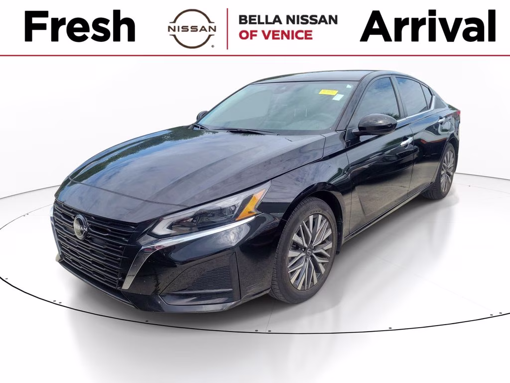 2023 Super Black Clearcoat Nissan Altima 2.5 SV FWD Sedan