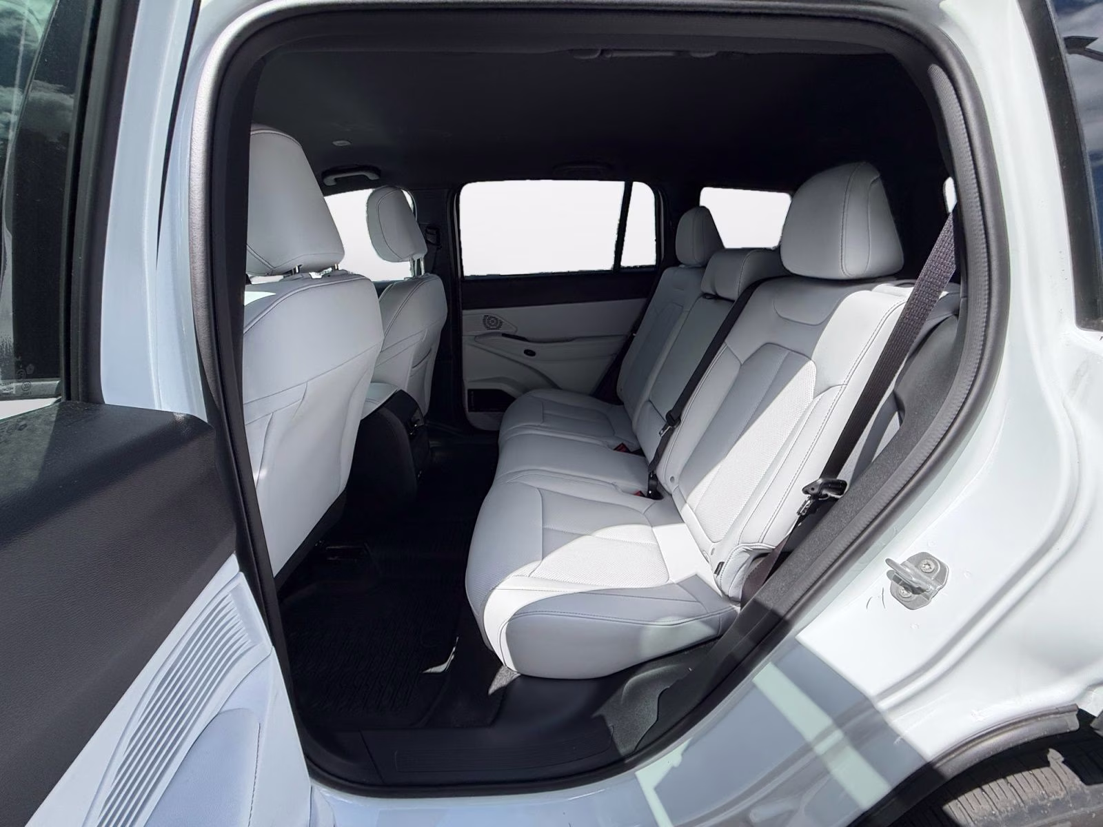 2026 Bright White Clearcoat Jeep Cherokee Limited 4X4 SUV