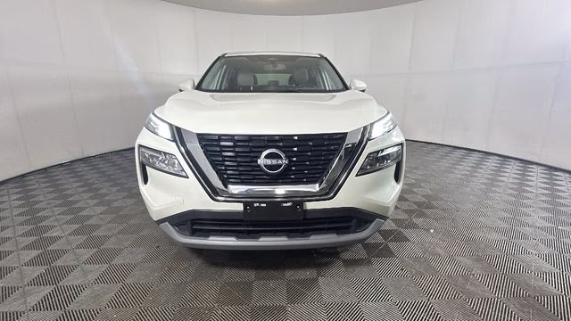2023 Pearl White Tricoat Nissan Rogue SV AWD SUV