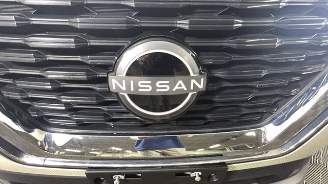 2023 Pearl White Tricoat Nissan Rogue SV AWD SUV