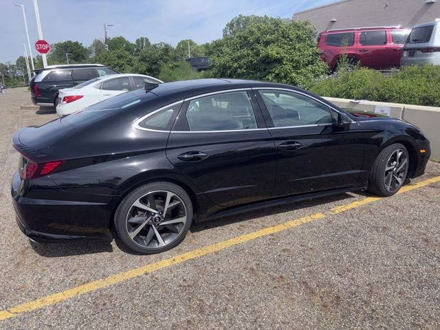 2023 Black Hyundai Sonata SEL Plus FWD Sedan