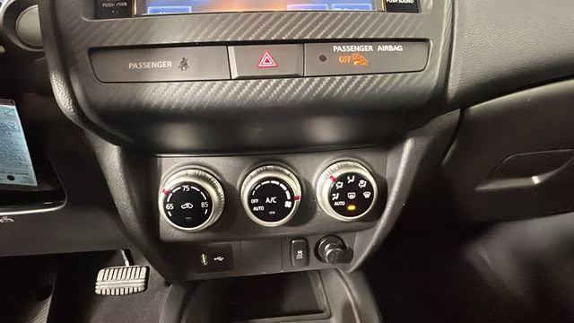 2024 Alloy Silver Metallic Mitsubishi Outlander Sport 2.0 ES 4X4 SUV