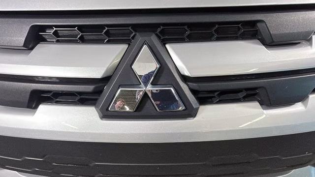 2024 Alloy Silver Metallic Mitsubishi Outlander Sport 2.0 ES 4X4 SUV