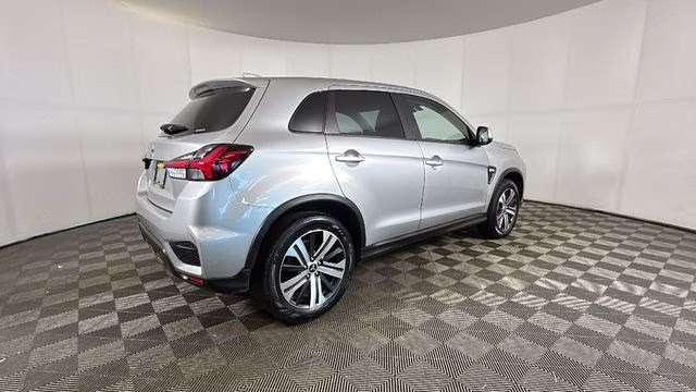2025 Alloy Silver Metallic Mitsubishi Outlander Sport 2.0 ES 4X4 SUV