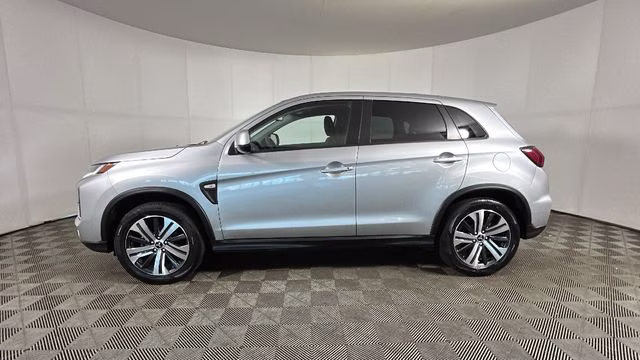 2025 Alloy Silver Metallic Mitsubishi Outlander Sport 2.0 ES 4X4 SUV