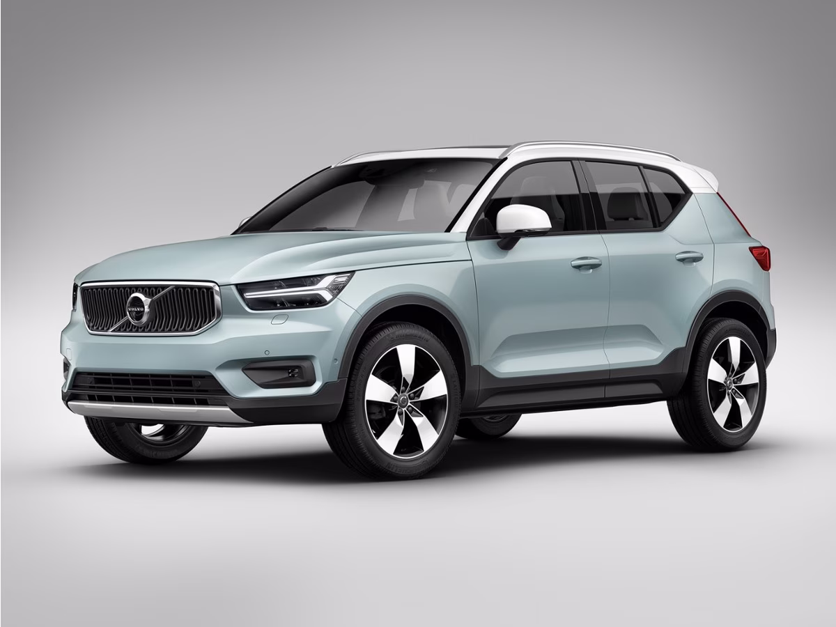 2021 Volvo XC40 Momentum FWD SUV