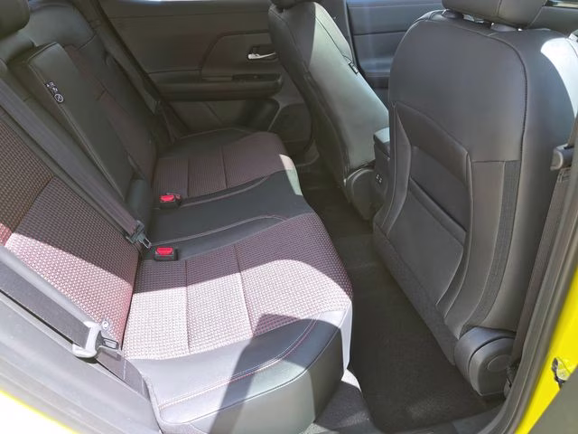 2026 Yuzu Yellow/Super Black Nissan Kicks SR AWD SUV