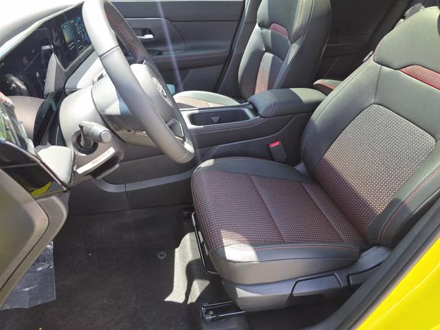 2026 Yuzu Yellow/Super Black Nissan Kicks SR AWD SUV