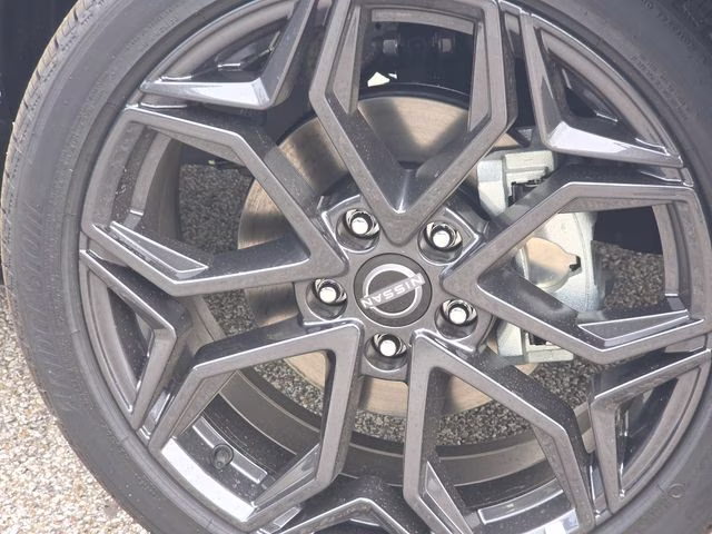 2026 Gun Metallic/Scarlet Ember Tintcoat Nissan Kicks SR AWD SUV