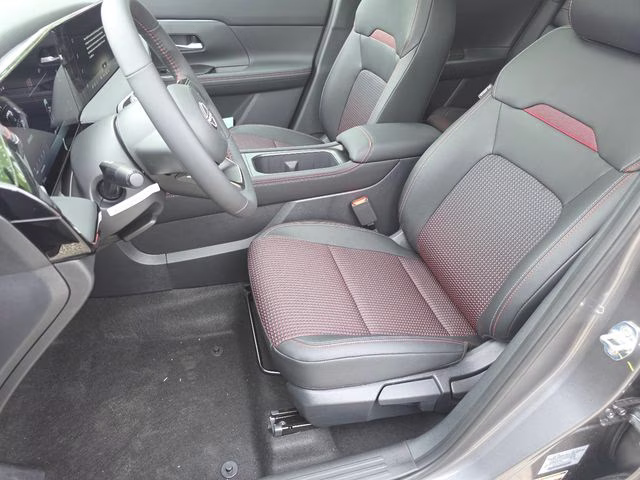 2026 Gun Metallic/Scarlet Ember Tintcoat Nissan Kicks SR AWD SUV