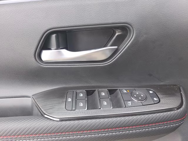 2026 Gun Metallic/Scarlet Ember Tintcoat Nissan Kicks SR AWD SUV