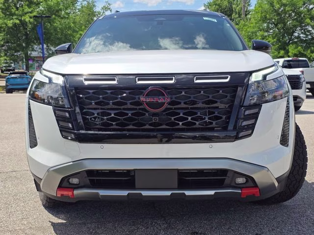 2026 Everest White Pearl/Black Nissan Pathfinder Rock Creek 4X4 SUV