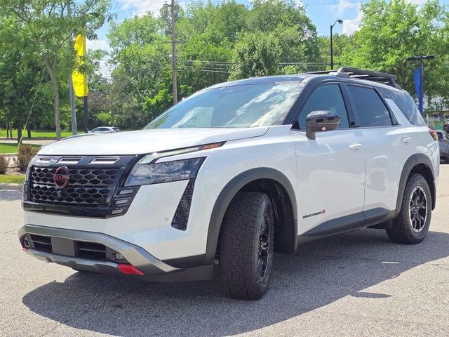 2026 Everest White Pearl/Black Nissan Pathfinder Rock Creek 4X4 SUV