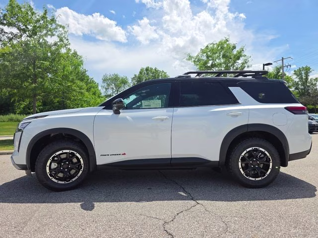2026 Everest White Pearl/Black Nissan Pathfinder Rock Creek 4X4 SUV