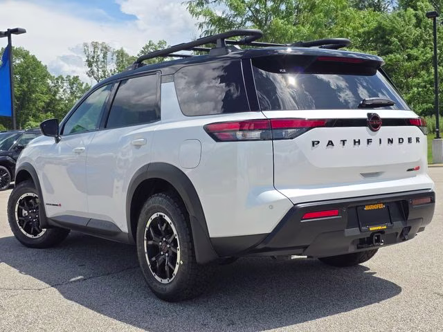 2026 Everest White Pearl/Black Nissan Pathfinder Rock Creek 4X4 SUV