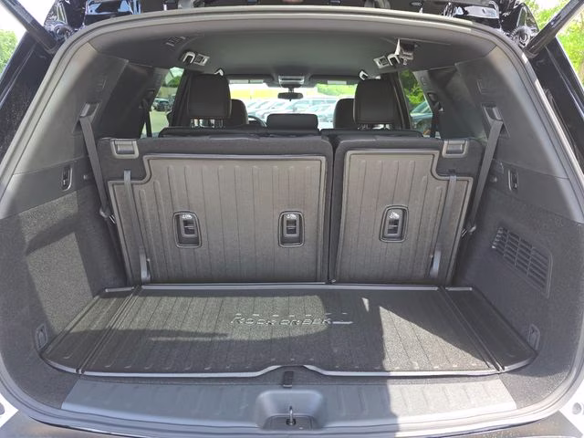 2026 Everest White Pearl/Black Nissan Pathfinder Rock Creek 4X4 SUV