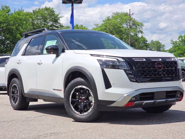 2026 Everest White Pearl/Black Nissan Pathfinder Rock Creek 4X4 SUV