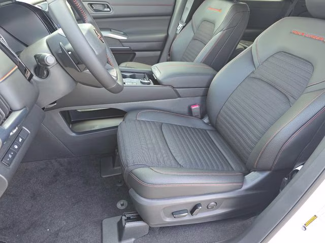 2026 Everest White Pearl/Black Nissan Pathfinder Rock Creek 4X4 SUV