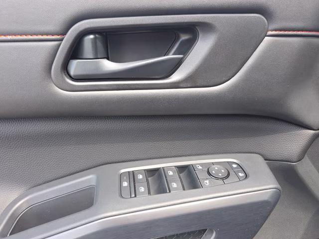 2026 Everest White Pearl/Black Nissan Pathfinder Rock Creek 4X4 SUV