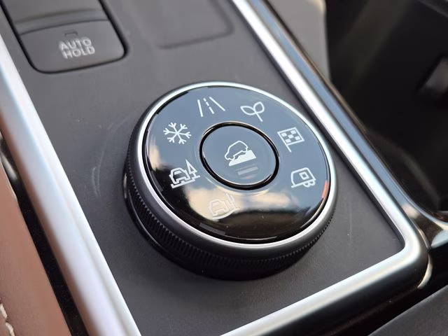 2026 Everest White Pearl Tricoat Nissan Pathfinder Platinum 4X4 SUV