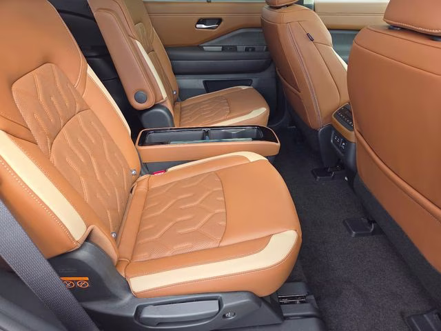2026 Everest White Pearl Tricoat Nissan Pathfinder Platinum 4X4 SUV