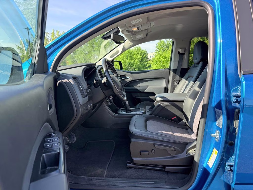 2022 Bright Blue Metallic Chevrolet Colorado Z71 4X4 Truck