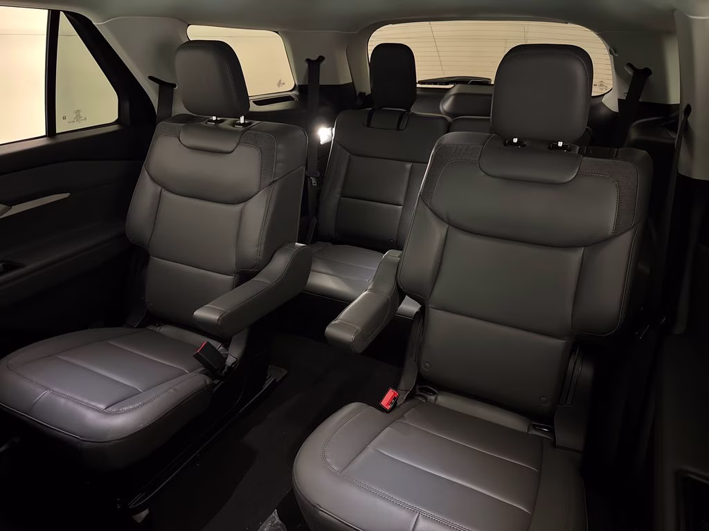 2026 Agate Black Metallic Ford Explorer Active RWD SUV