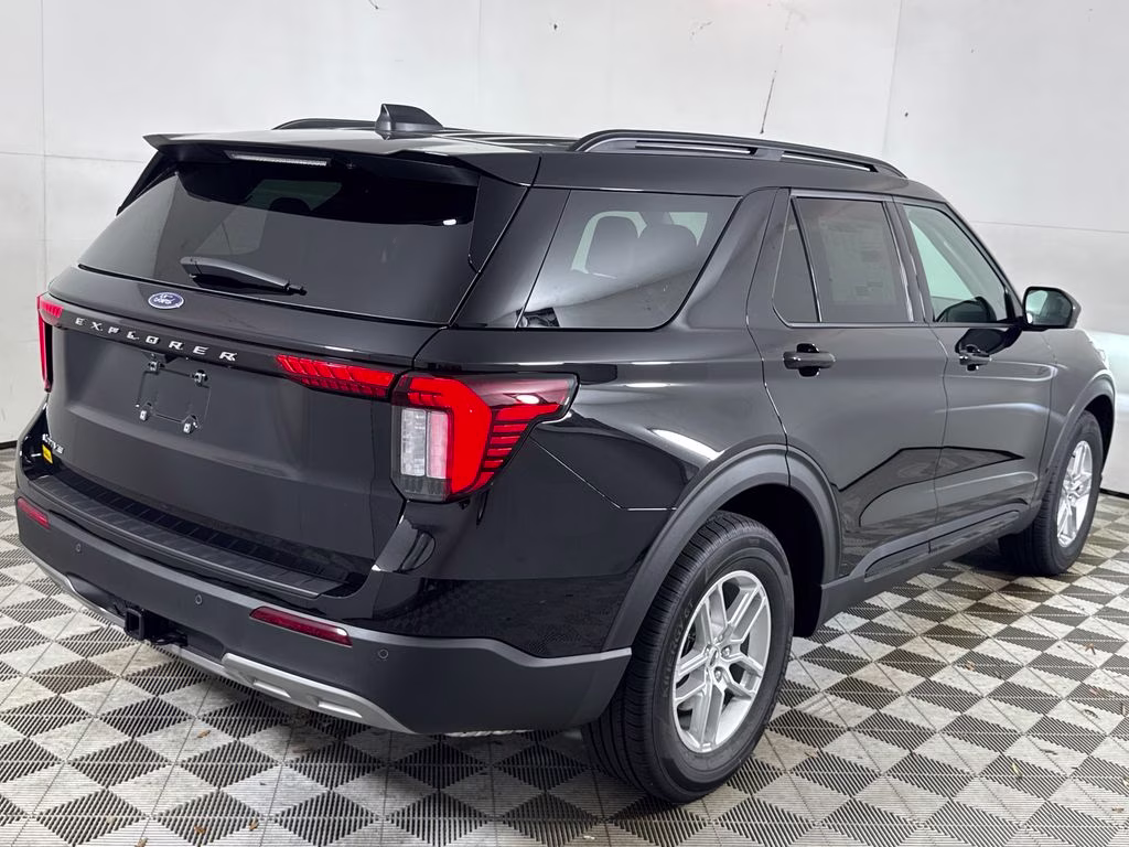 2026 Agate Black Metallic Ford Explorer Active RWD SUV