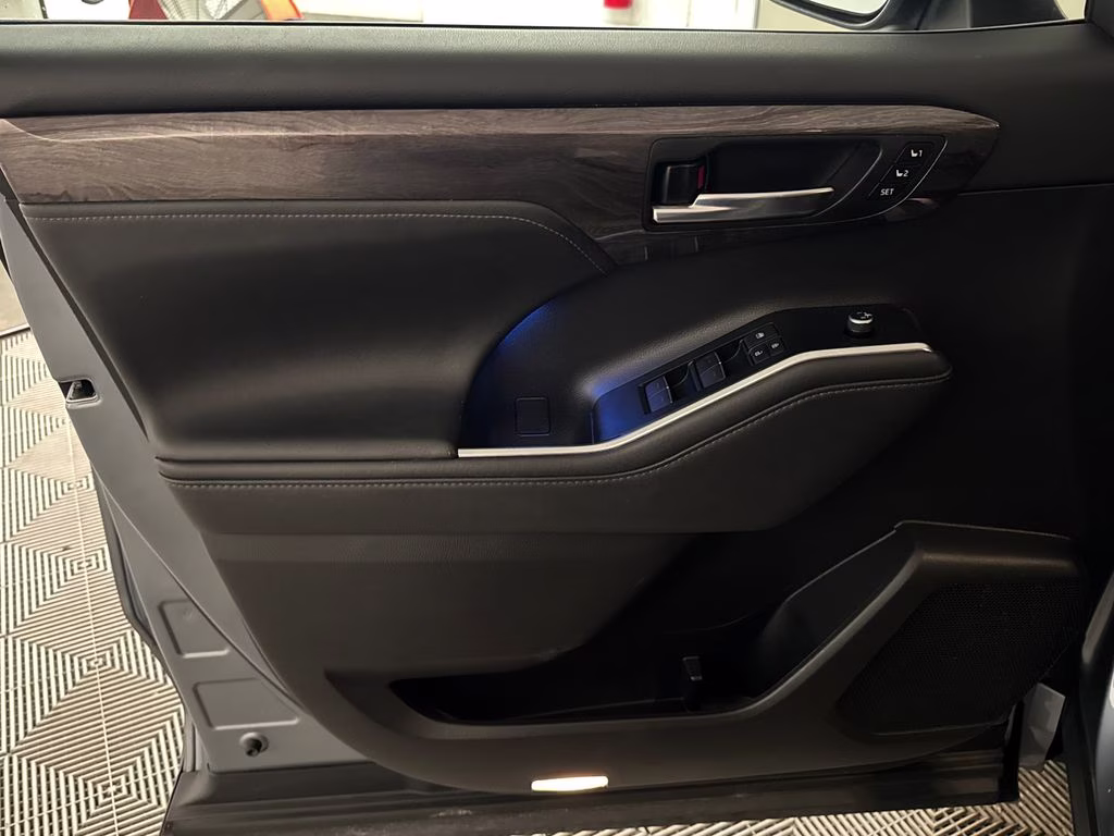 2021 Moon Dust Toyota Highlander Hybrid Limited AWD SUV