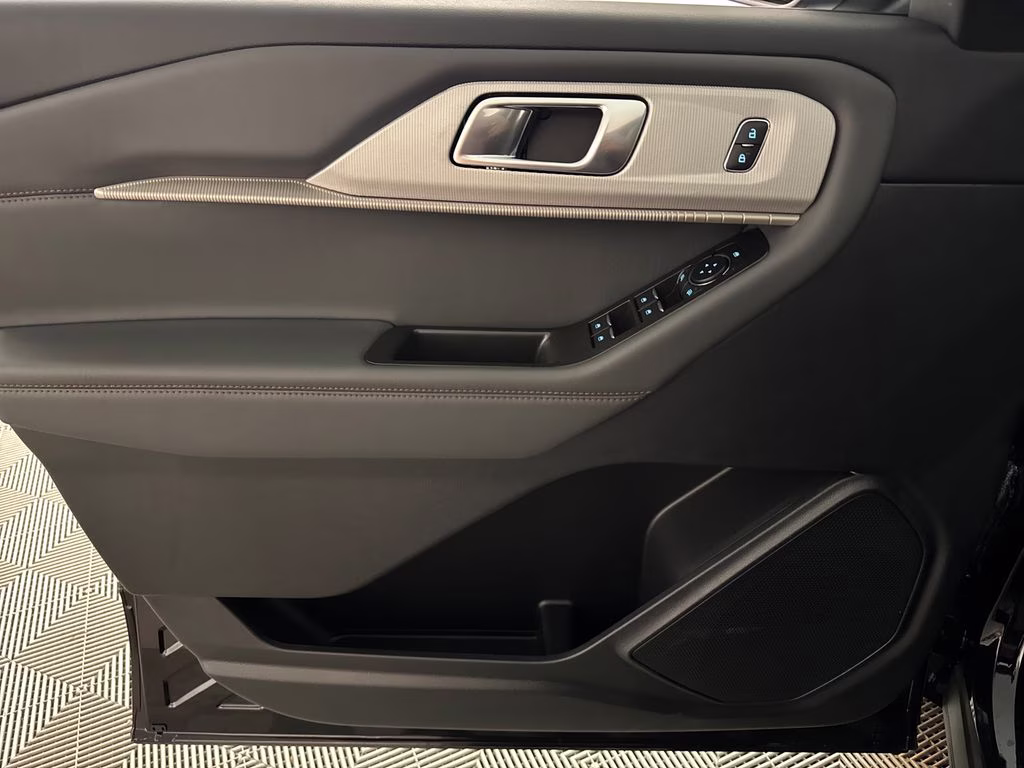 2026 Agate Black Metallic Ford Explorer Active RWD SUV