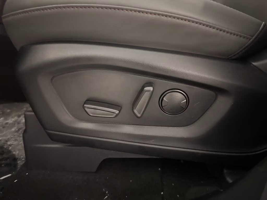 2026 Agate Black Metallic Ford Explorer Active RWD SUV