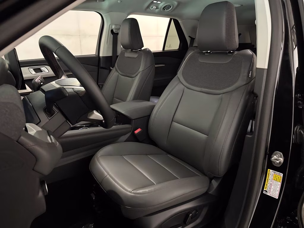 2026 Agate Black Metallic Ford Explorer Active RWD SUV