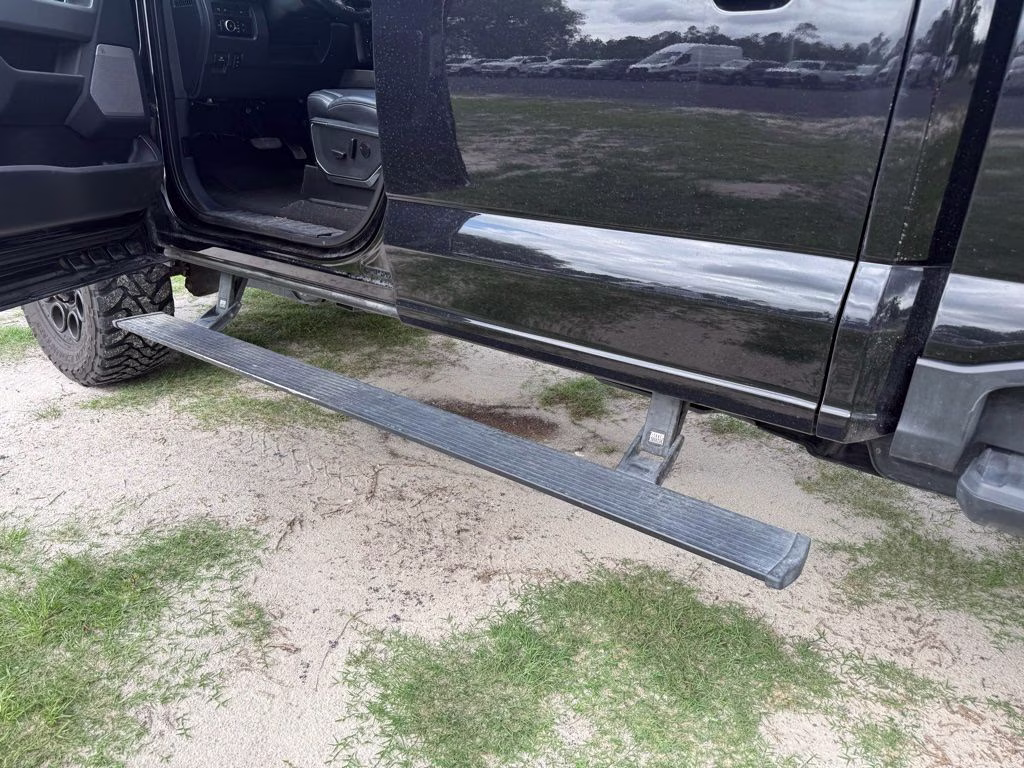 2024 Black Metallic Ford Super Duty F-350 SRW Lariat 4X4 Truck
