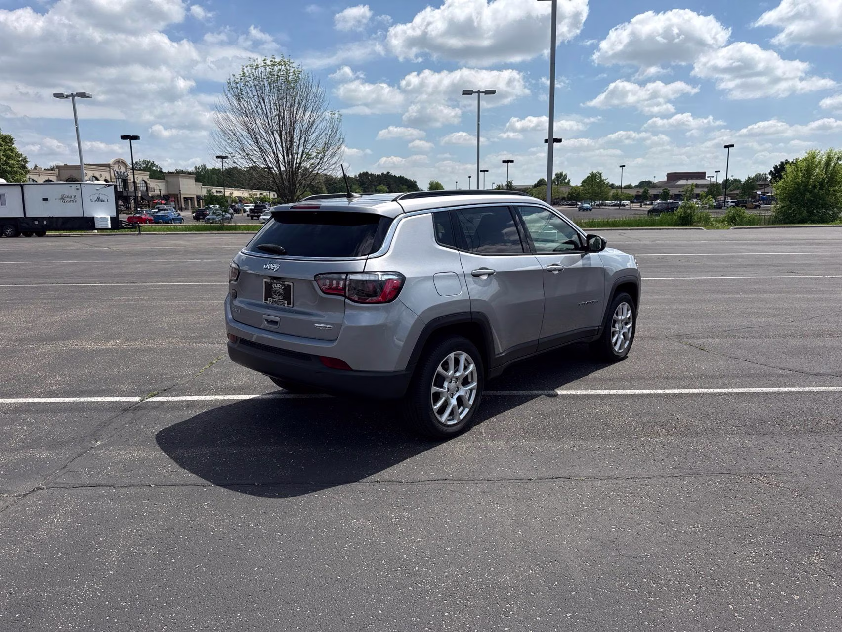 2023 Billet Silver Metallic Clearcoat Jeep Compass Latitude Lux 4X4 SUV