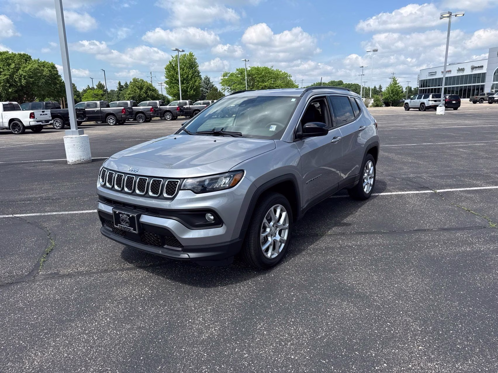 2023 Billet Silver Metallic Clearcoat Jeep Compass Latitude Lux 4X4 SUV