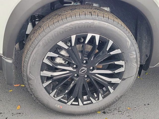 2026 Everest White Pearl Tricoat Nissan Rogue Dark Armor FWD SUV